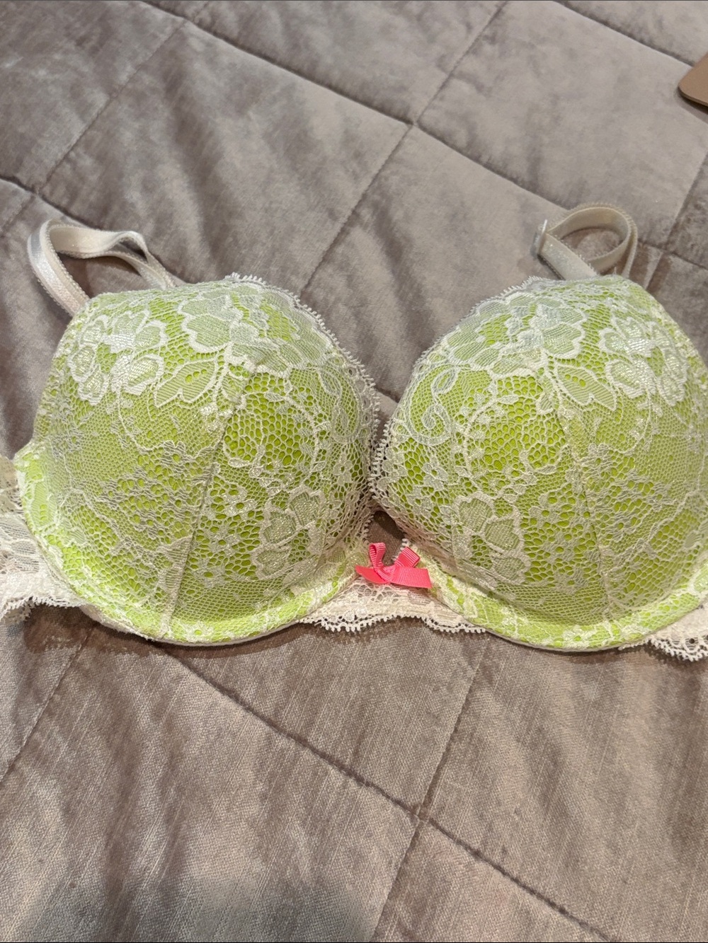 Victoria's Secret Dream Angels Lime Green Lace Push-Up Bra  32 C